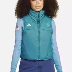 NWT Nike ACG $170 Therma-fit USA
Team Packable "ROPE DE DOPE"
Vest Women, Medium